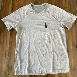 Mens L, Lululemon Metal Vent Short Sleeve, Hawaii Store Exclusive !